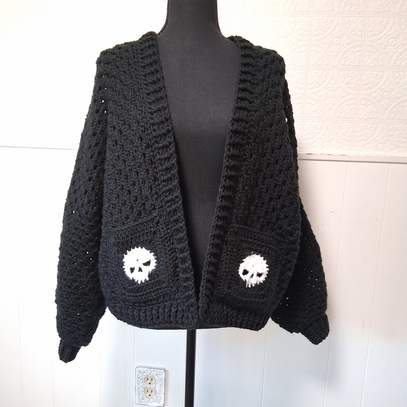 Medium / Large Black Skull Pattern Women Sweater Cardigan, Chunky Goth Sweater - Picture 9 of 12